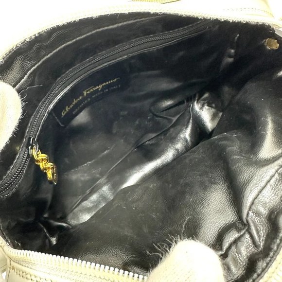 AUTHENTICITY GUARANTEED Salvatore Ferragamo Vala ribbon Shoulder Bag - Picture 13 of 13